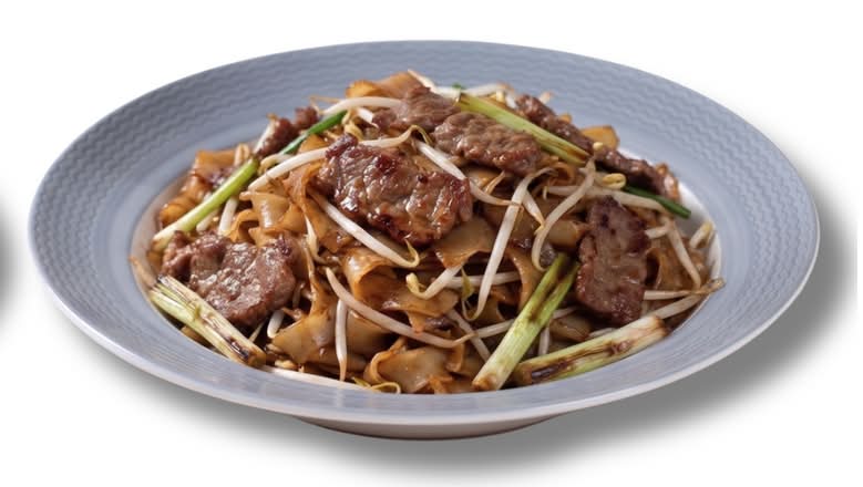 Stir-fried Beef Ho Fun (Dry Style) / 乾炒牛河